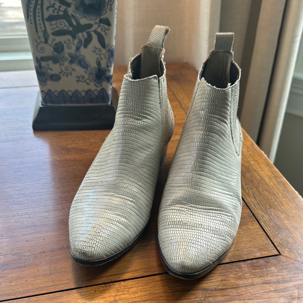 Modern vice boots